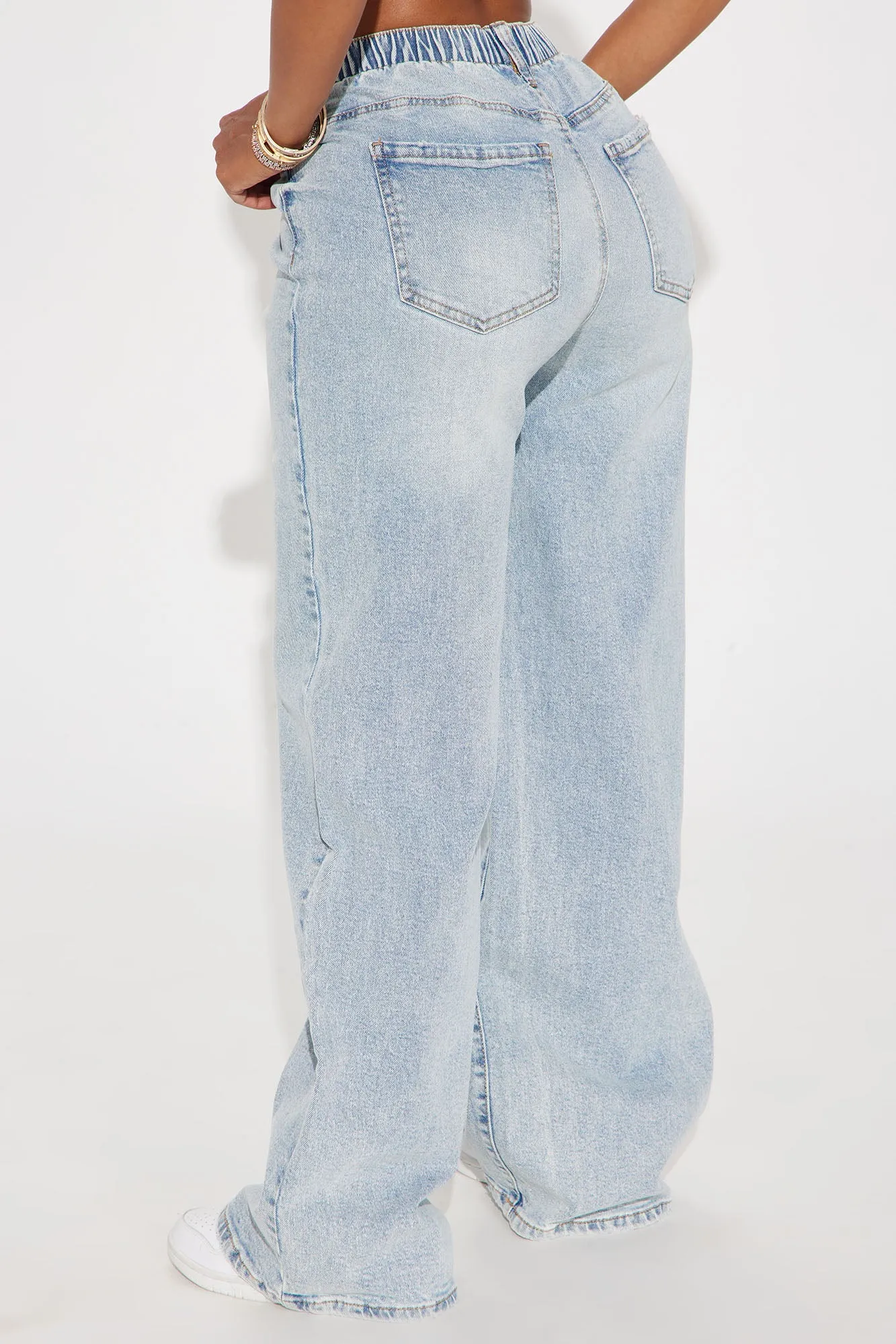 Amira Elastic Waistband Baggy Jeans - Light Wash