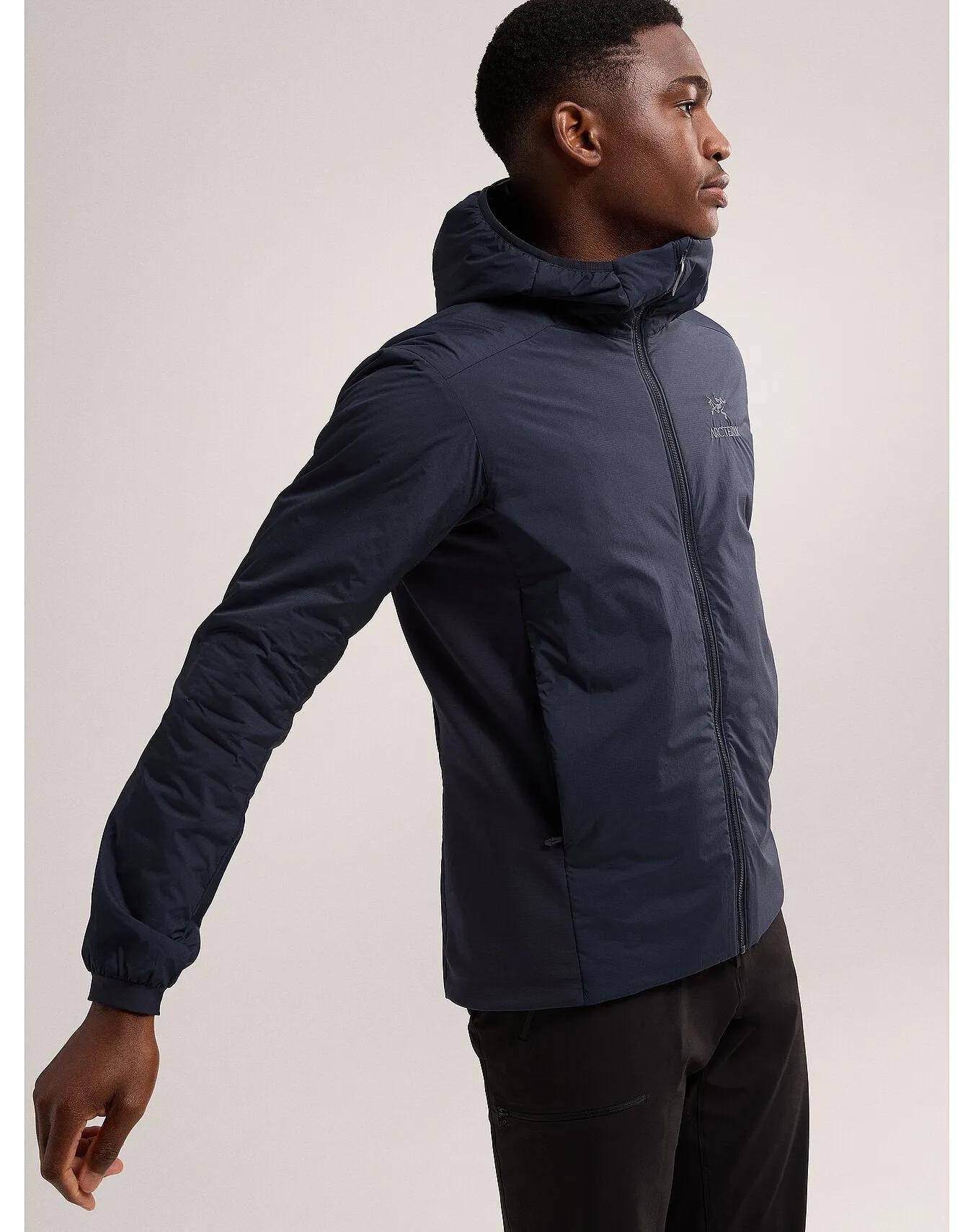 Arc'teryx Men's Atom Hoody in Black Sapphire