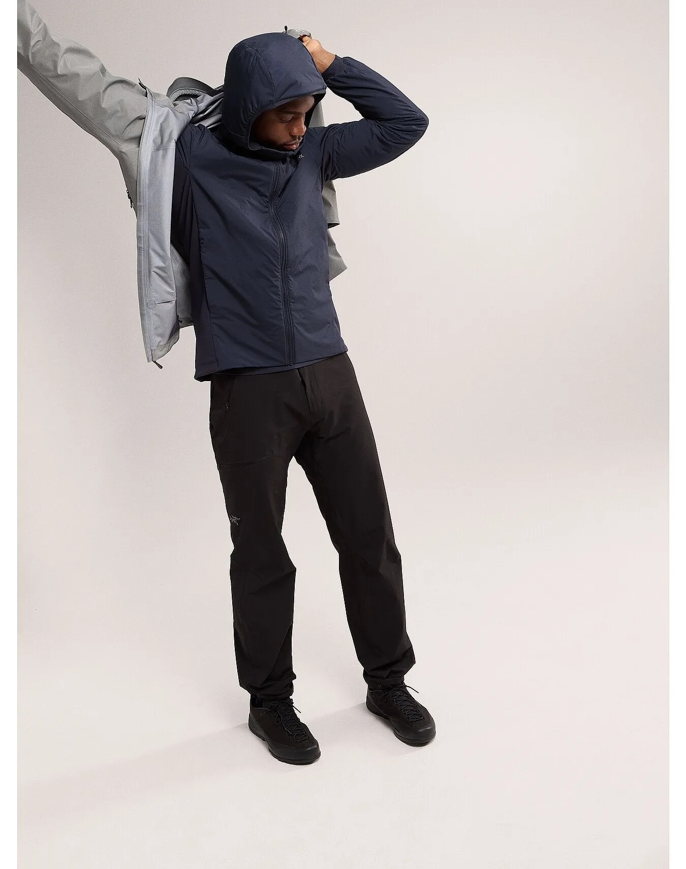 Arc'teryx Men's Atom Hoody in Black Sapphire