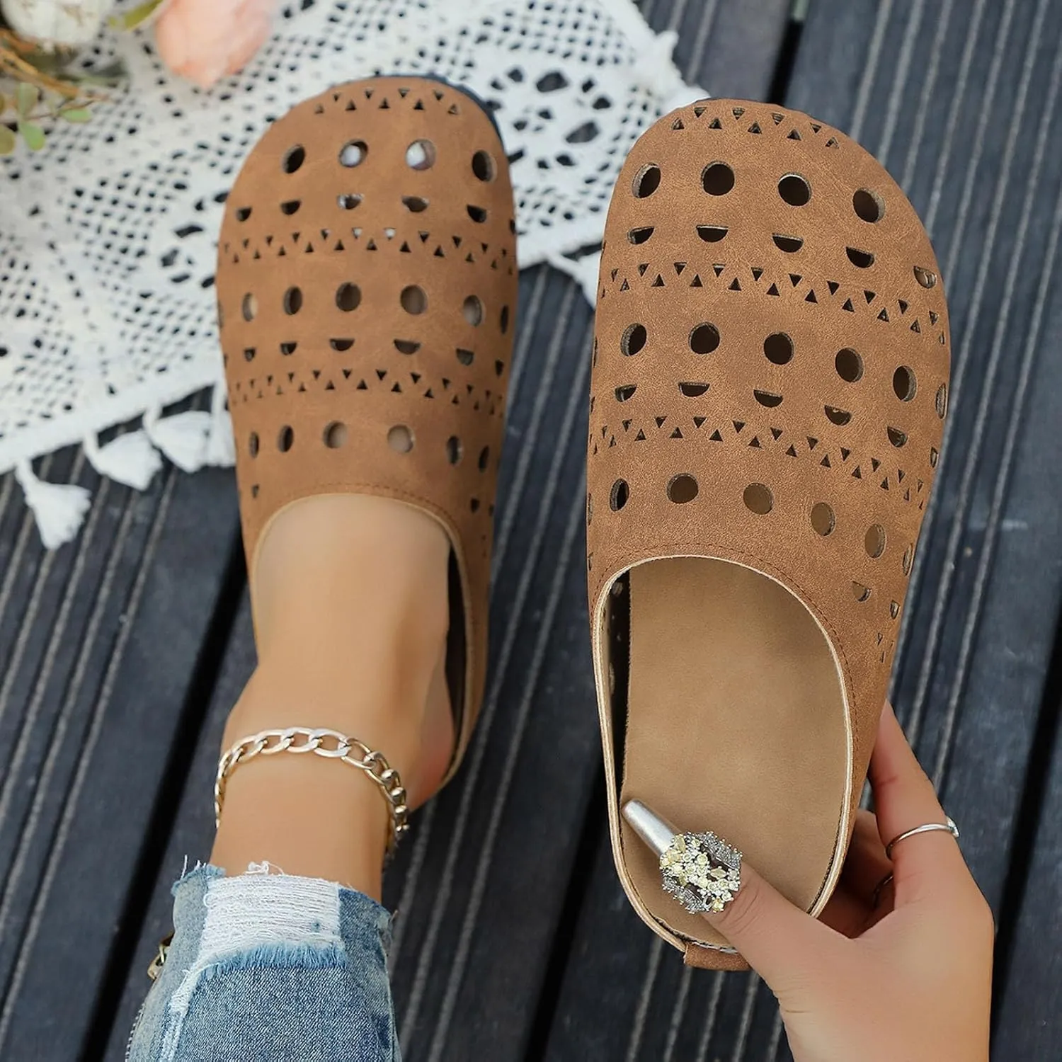 Close Toe Sandals for Women Non Slip Hollow Sandals Comfortable Soft Cushion Summer Beach Shoes Outdoor Indoor