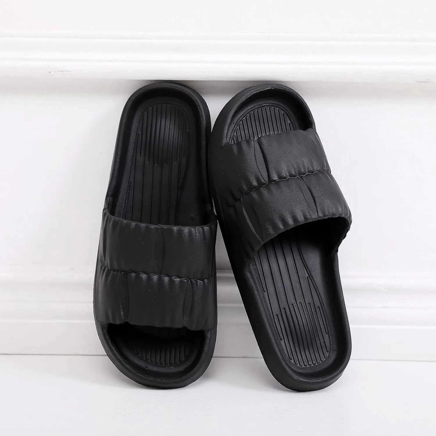 Cloud Slippers for Men Womens Slides Slides for Men Women Spa Drainage Hole Indoor Outdoor Slippers