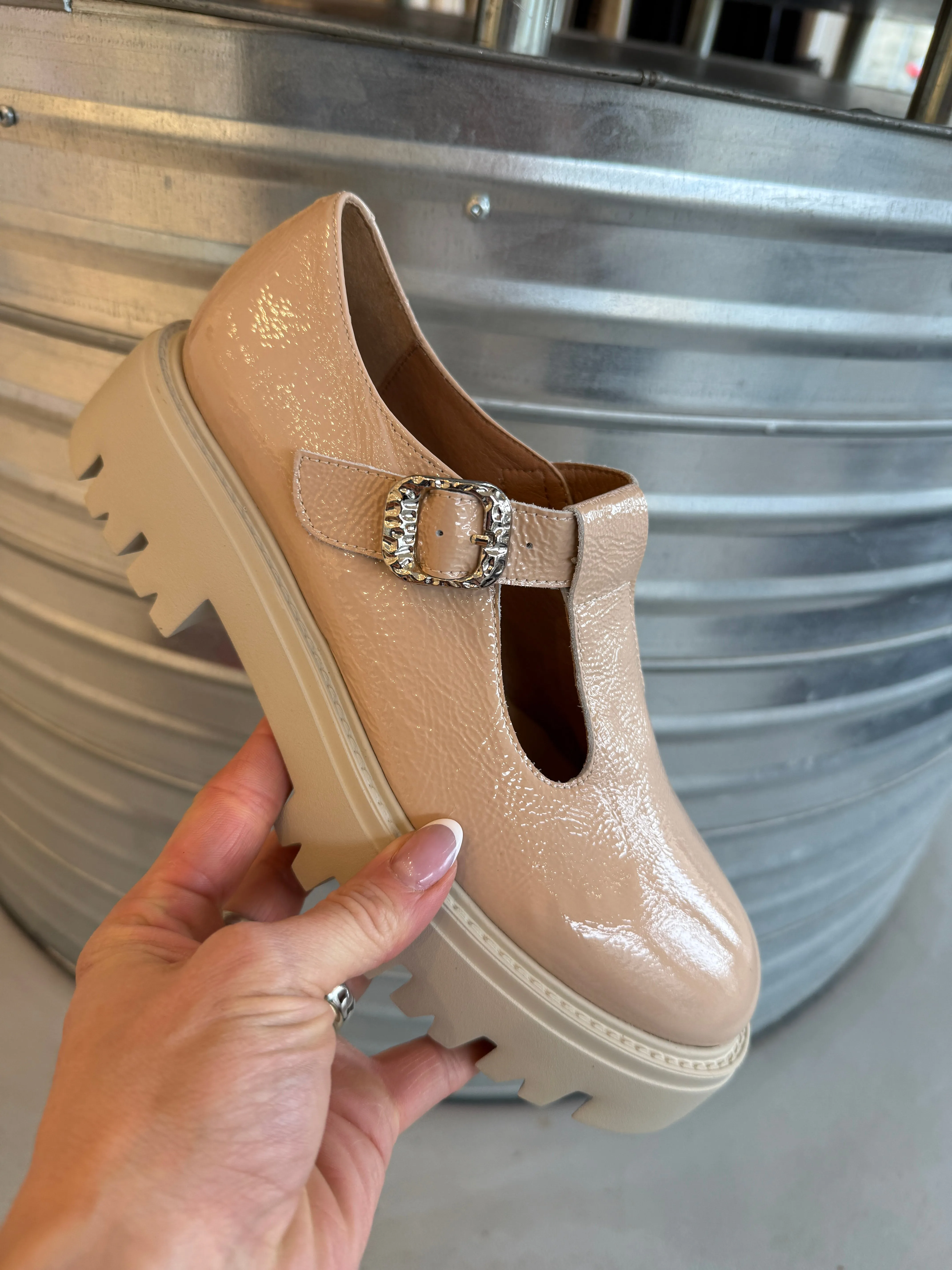 KMB Mary Jane beige lakk