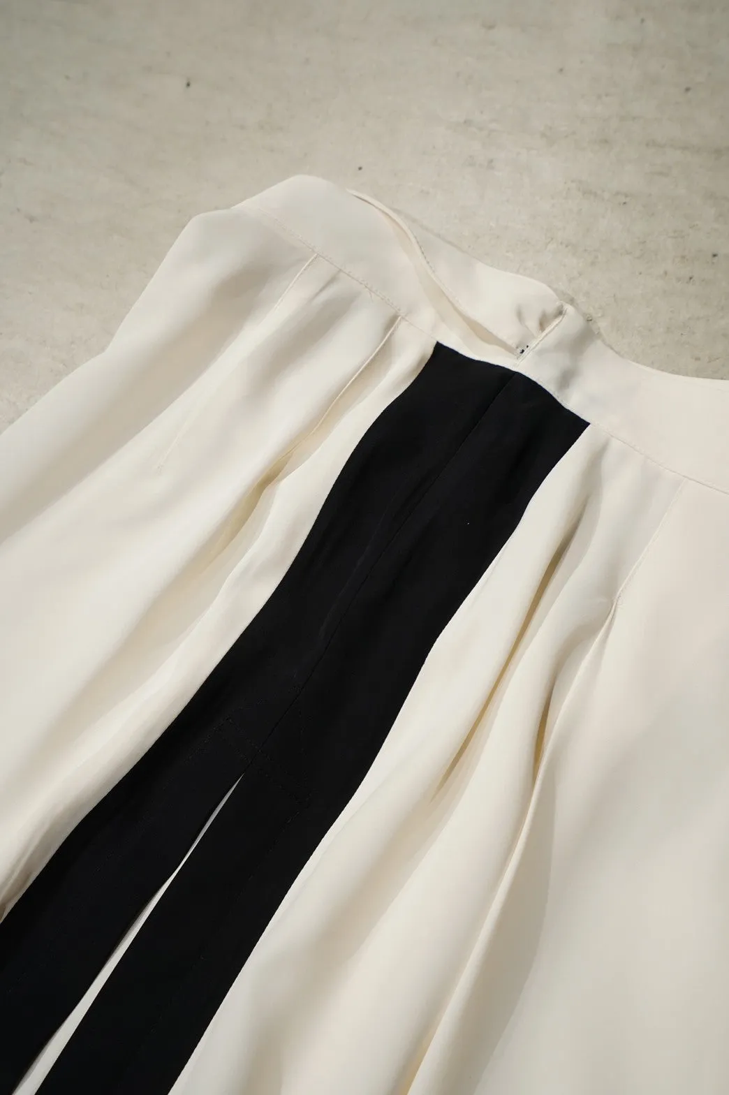 SATORU SASAKI WRAPAROUND SKIRT(WHITE/BLACK)