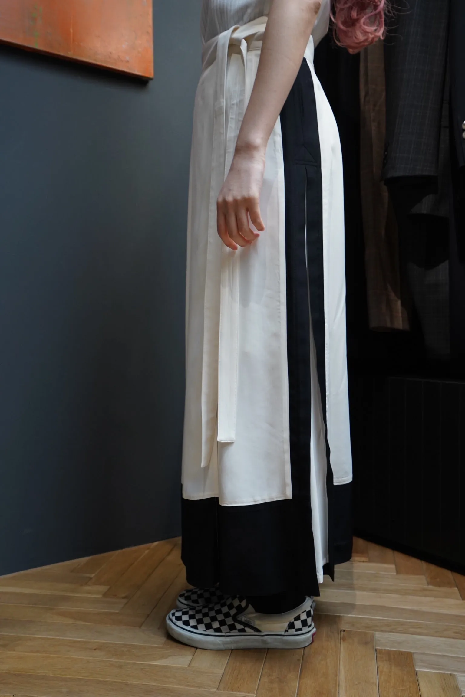 SATORU SASAKI WRAPAROUND SKIRT(WHITE/BLACK)