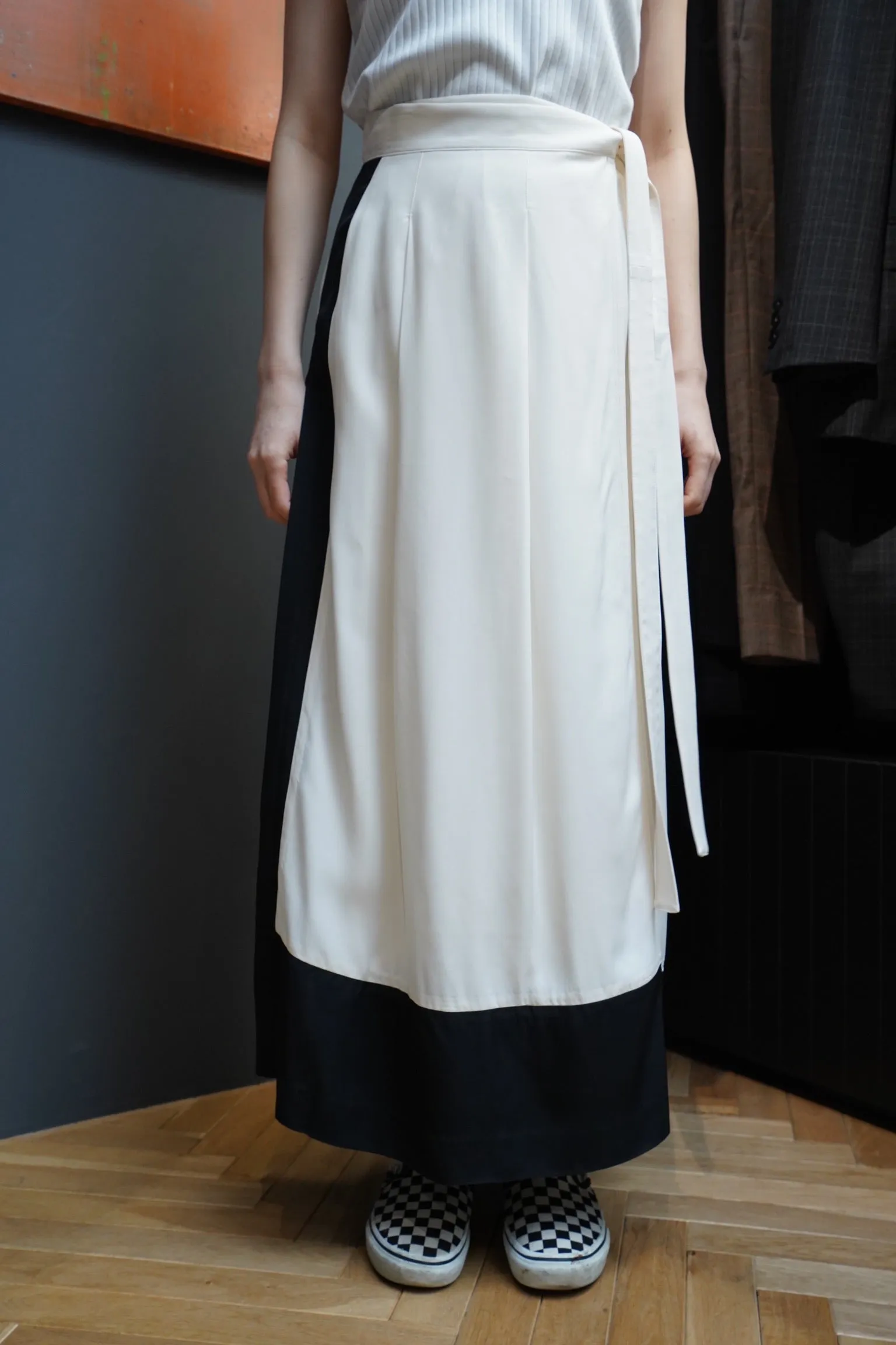 SATORU SASAKI WRAPAROUND SKIRT(WHITE/BLACK)
