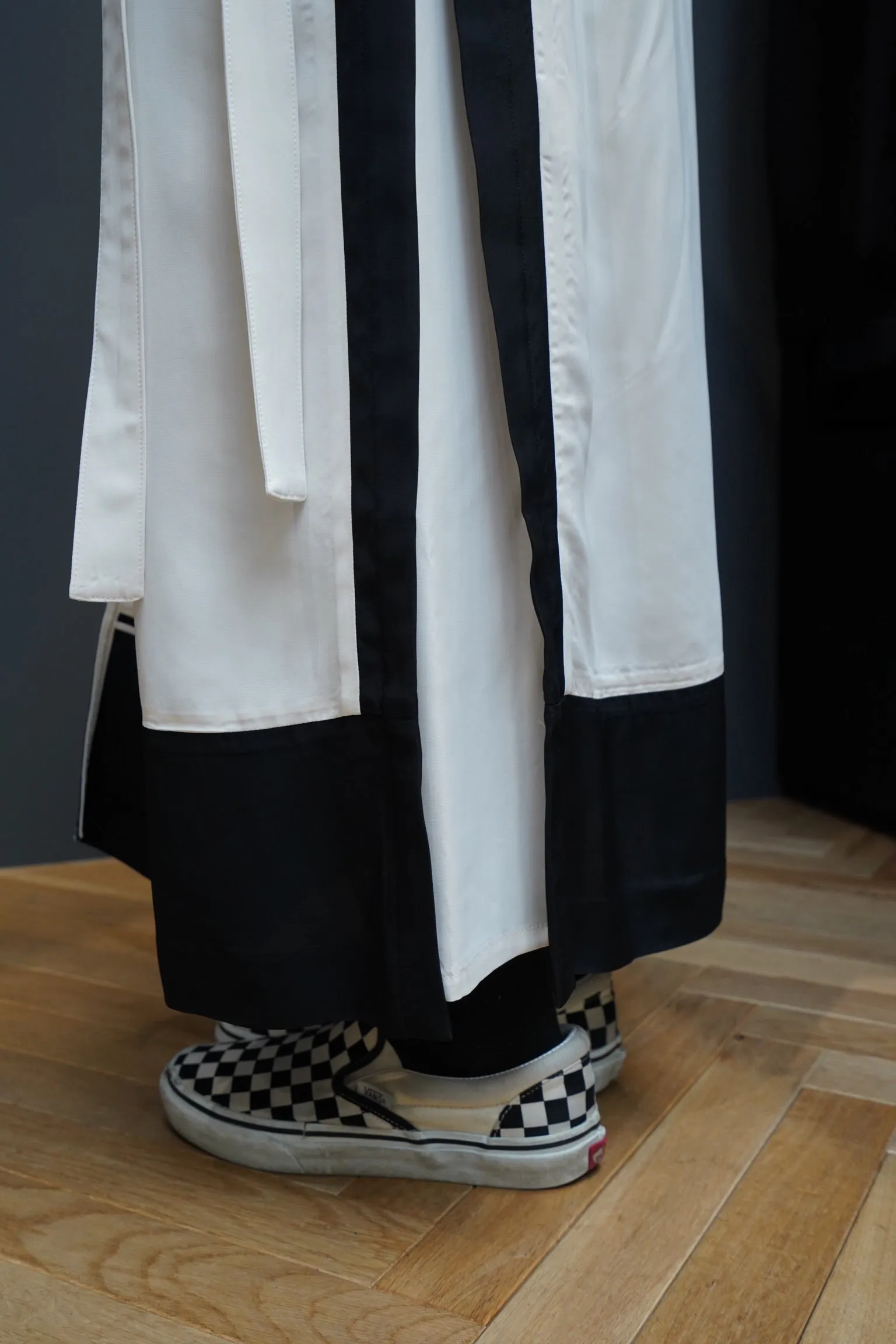 SATORU SASAKI WRAPAROUND SKIRT(WHITE/BLACK)
