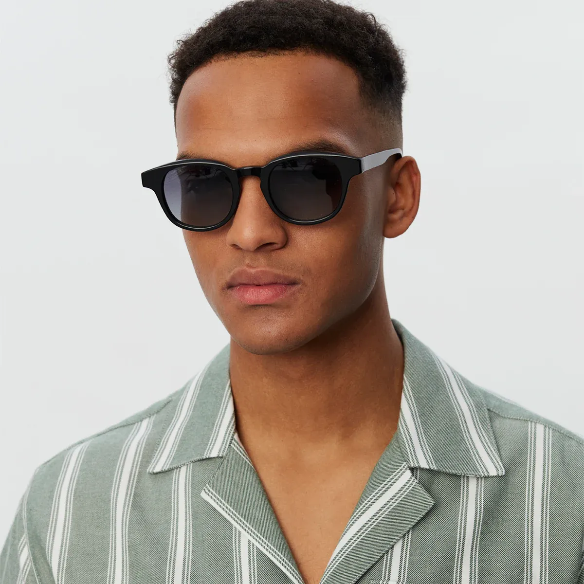 Skyler Sunglasses (Black   Dark Grey Gradient)