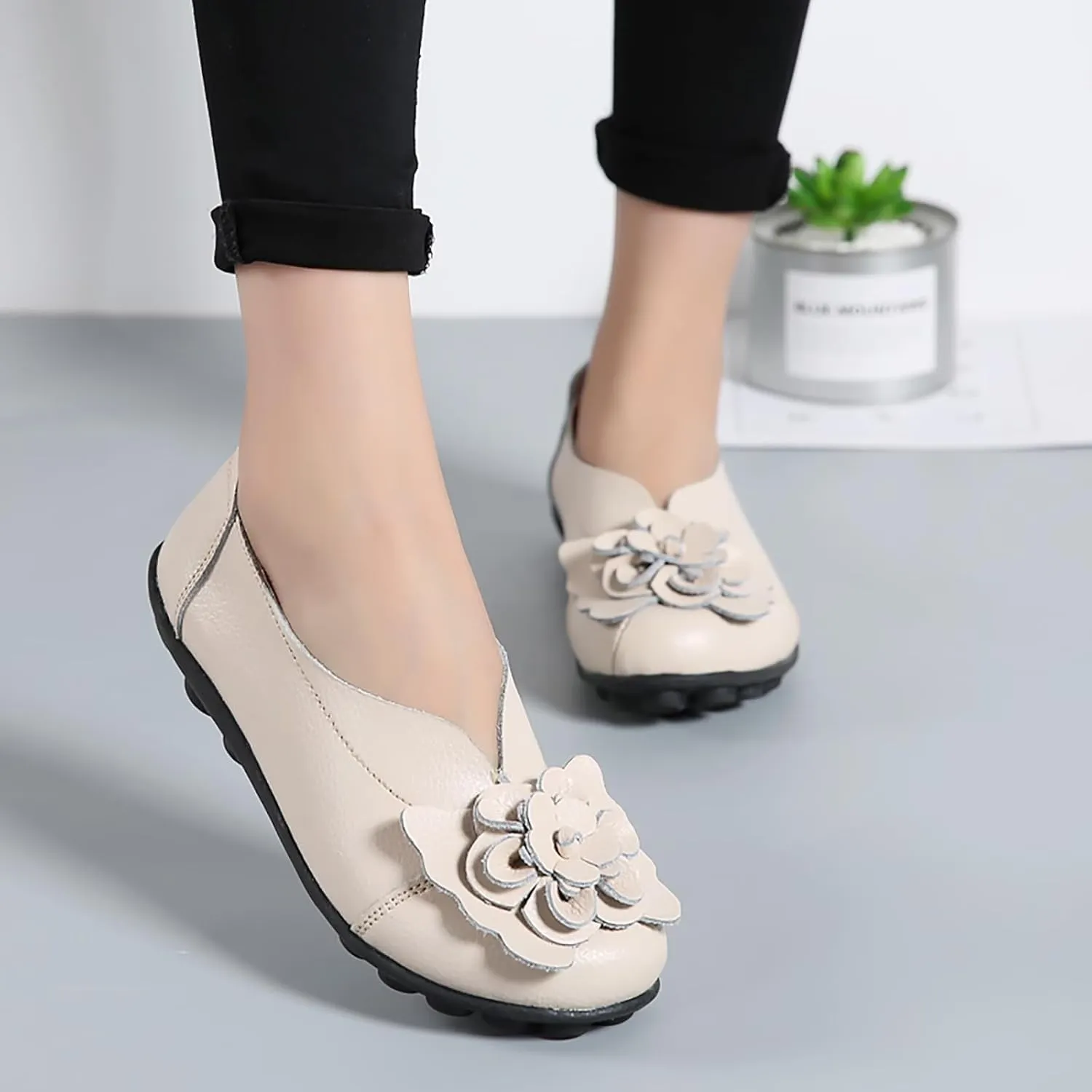 Slip on Loafers for Women Leather Flowers Loafers Comfortable Walking Work Flats Shoes Lightweight Soft Sole Flat Shoes Round Toe Summer Shoe
