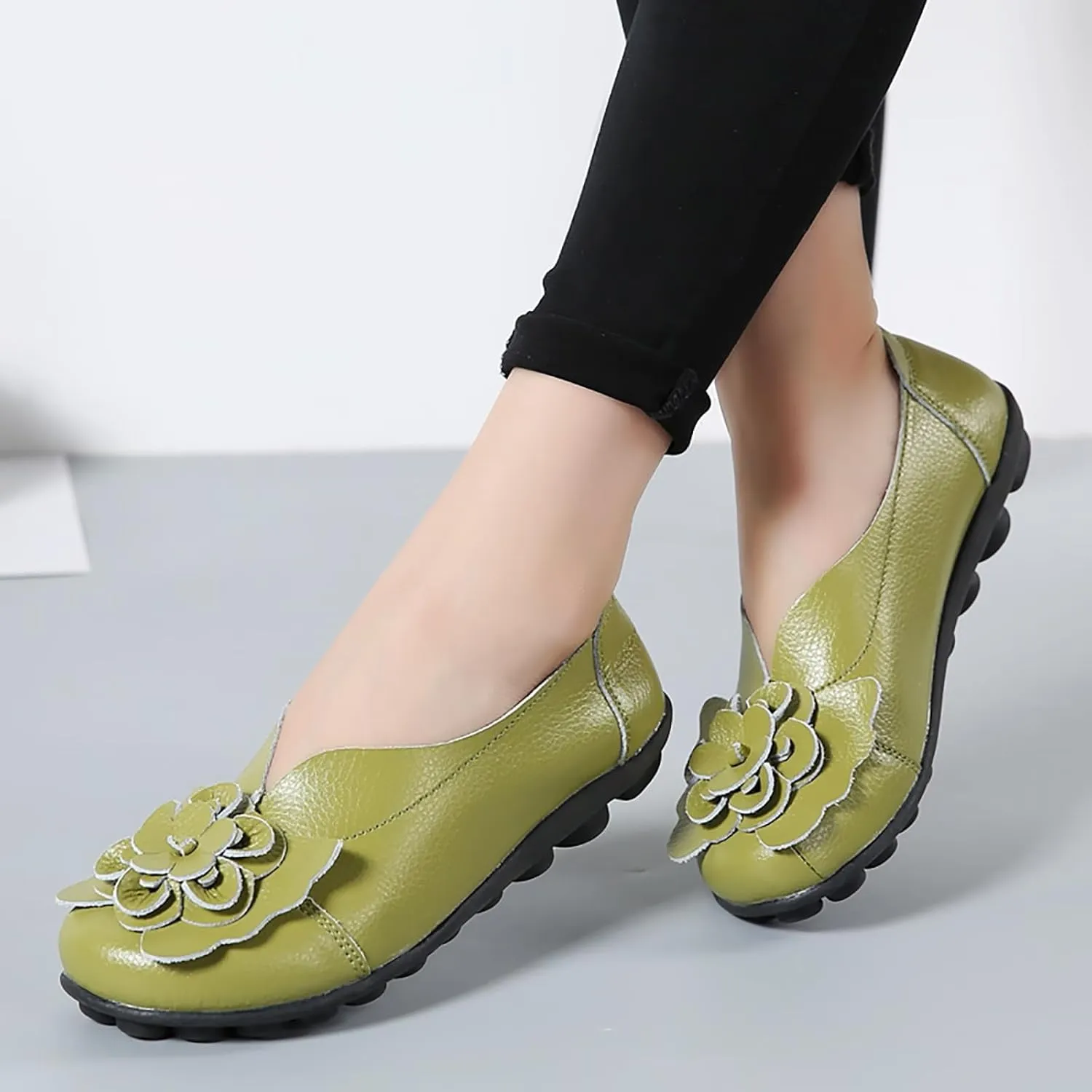Slip on Loafers for Women Leather Flowers Loafers Comfortable Walking Work Flats Shoes Lightweight Soft Sole Flat Shoes Round Toe Summer Shoe