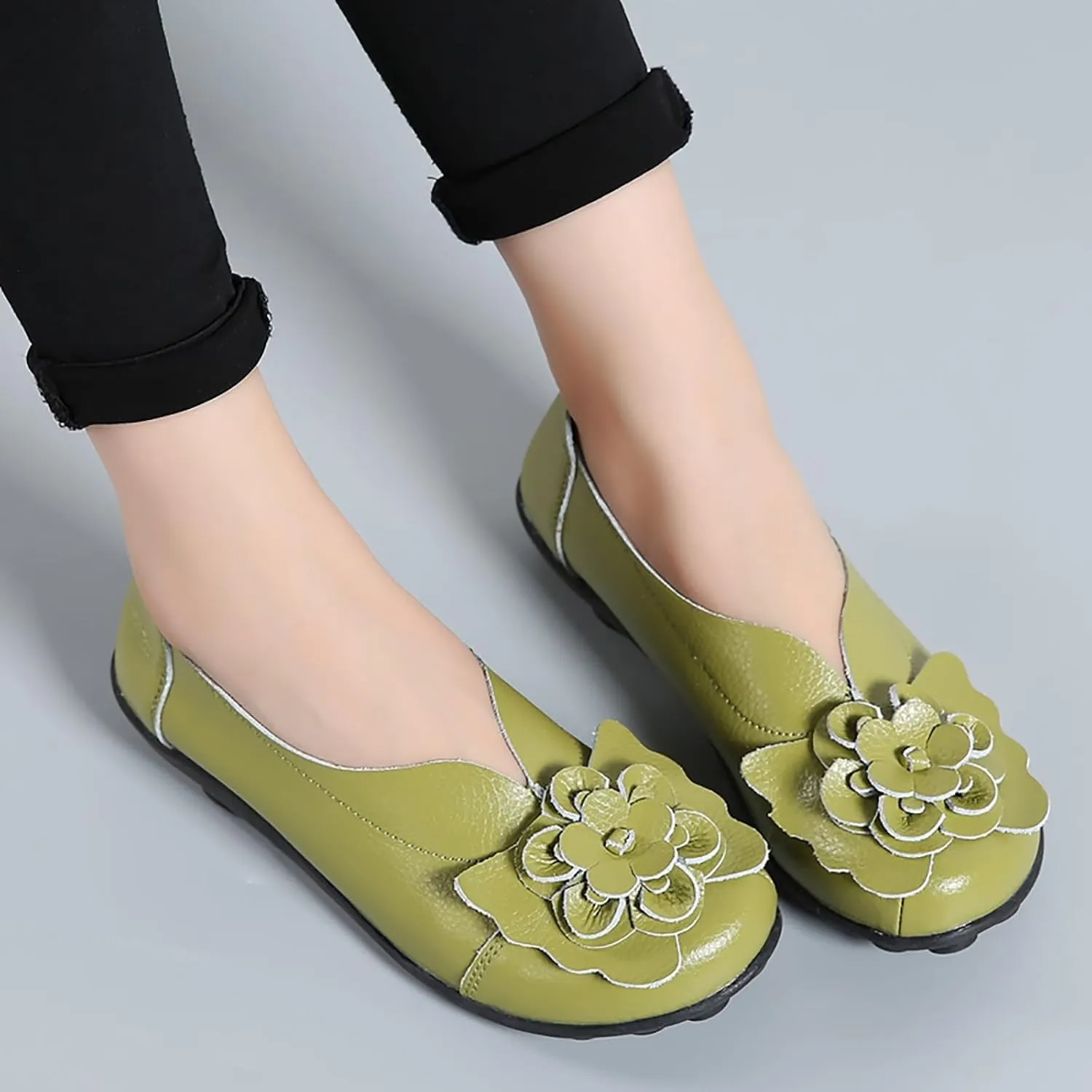 Slip on Loafers for Women Leather Flowers Loafers Comfortable Walking Work Flats Shoes Lightweight Soft Sole Flat Shoes Round Toe Summer Shoe